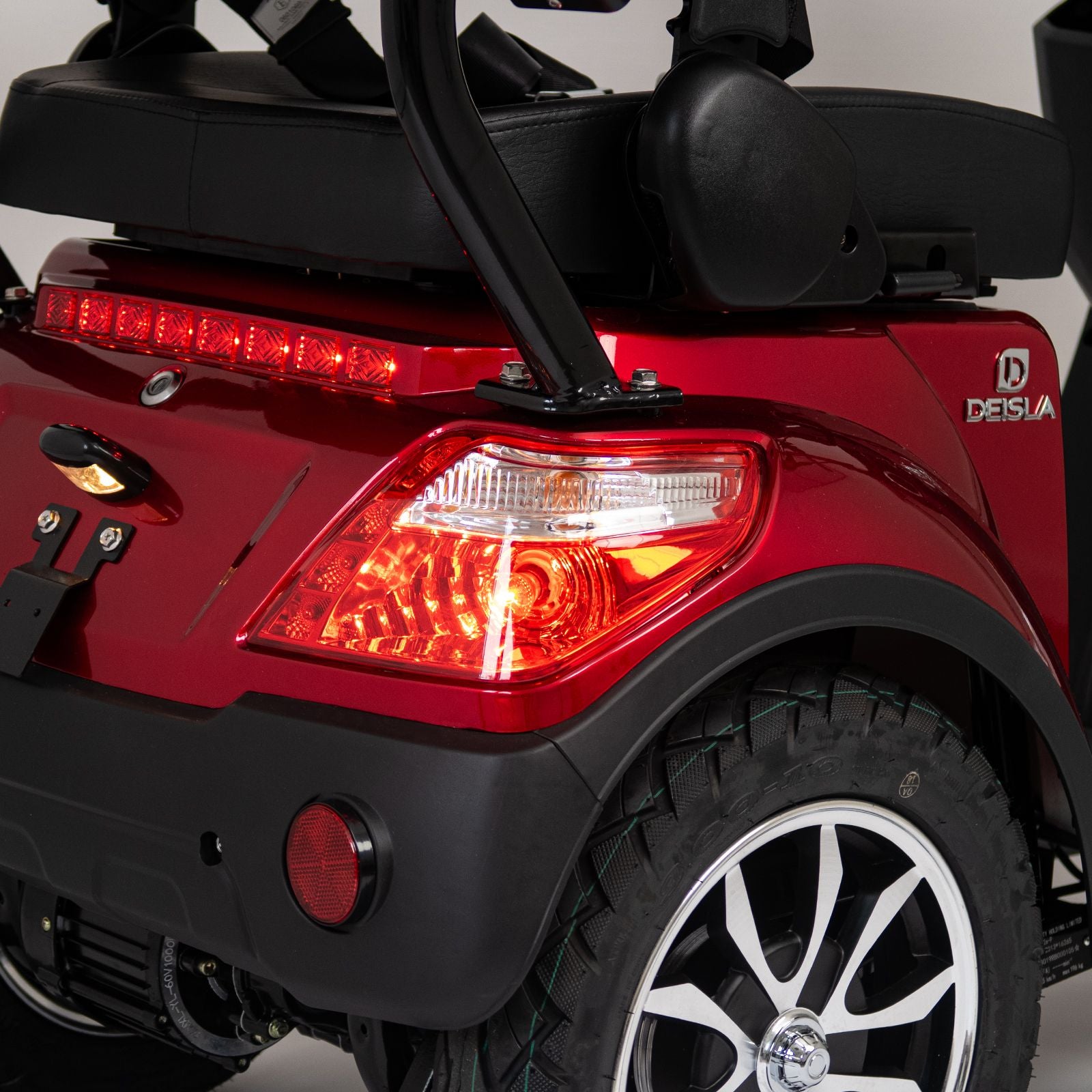 Deisla, Vierrad DS4 15 / 25 mit Dach und Wetterschutz, Lithium-Akku, Rot Deisla, Vierrad DS4 15 / 25 mit Dach und Wetterschutz, Lithium-Akku, Rot
